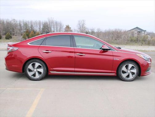 2016 Hyundai SONATA Hybrid Limited