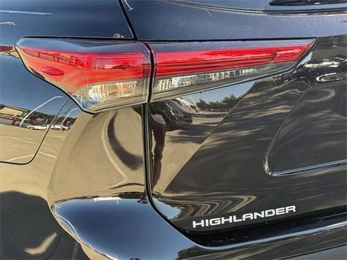 2021 Toyota Highlander Hybrid LE