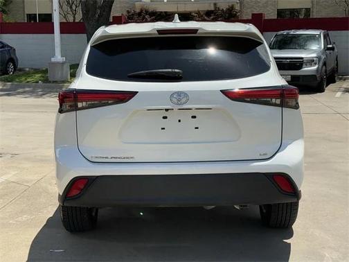 2021 Toyota Highlander LE