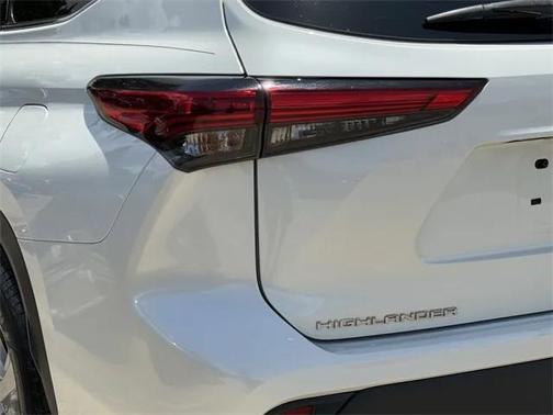 2021 Toyota Highlander LE
