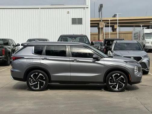2022 Mitsubishi Outlander SE