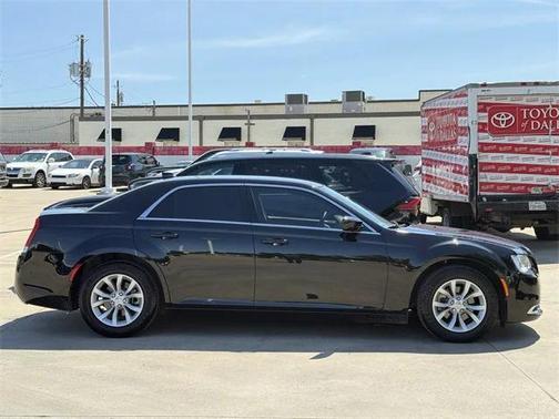 2022 Chrysler 300 Touring