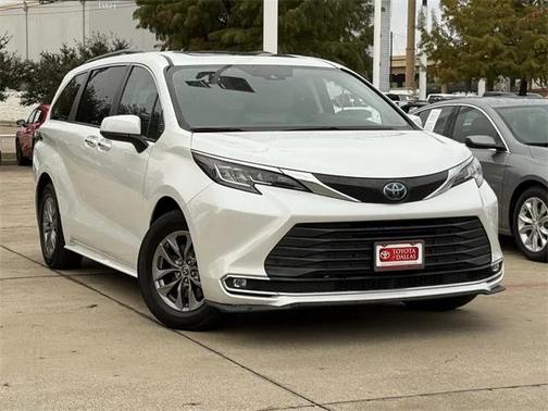 2023 Toyota Sienna XLE
