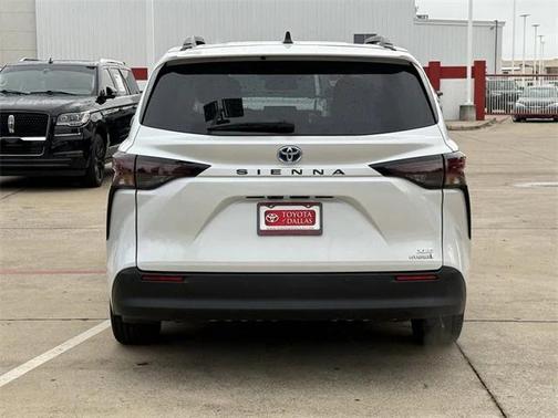 2023 Toyota Sienna XLE