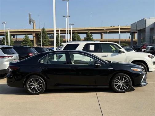 2021 Toyota Camry Hybrid XLE