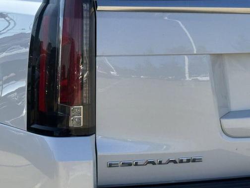 Crystal White Tricoat 2018 Cadillac Escalade Luxury