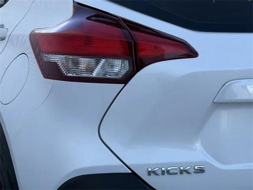 2020 Nissan Kicks SR