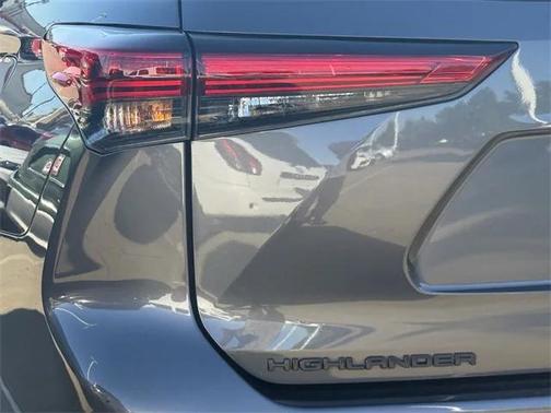 2022 Toyota Highlander L