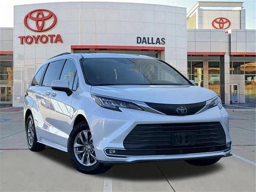 2023 Toyota Sienna XLE