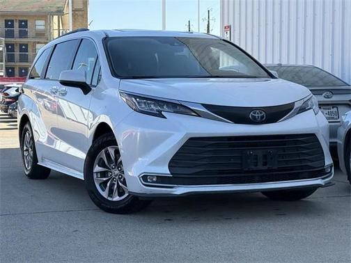 2023 Toyota Sienna XLE