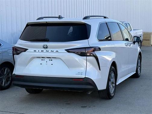 2023 Toyota Sienna XLE