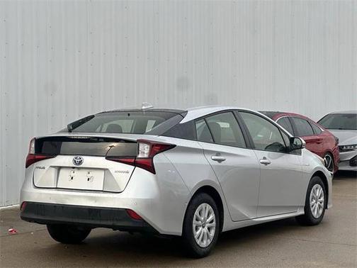 2022 Toyota Prius LE