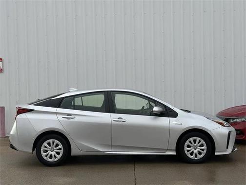2022 Toyota Prius LE