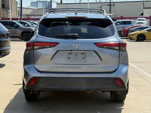 Moon Dust 2022 Toyota Highlander XLE