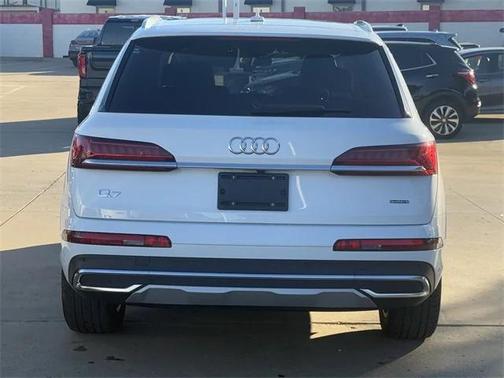 2024 Audi Q7 45 Premium Plus