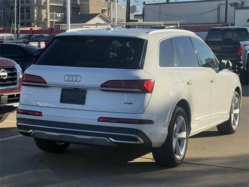 2024 Audi Q7 45 Premium Plus