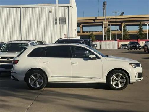 2024 Audi Q7 45 Premium Plus