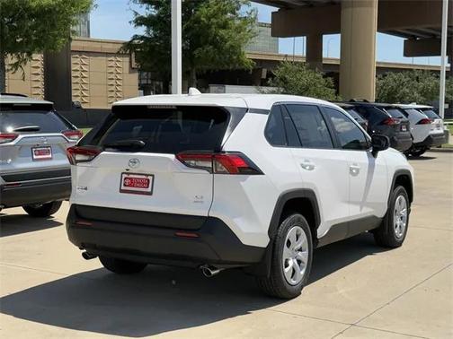 2025 Toyota RAV4 LE