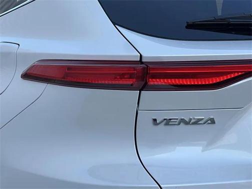 2023 Toyota Venza LE