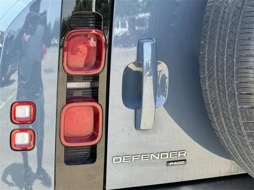2022 Land Rover Defender 110 X-Dynamic SE