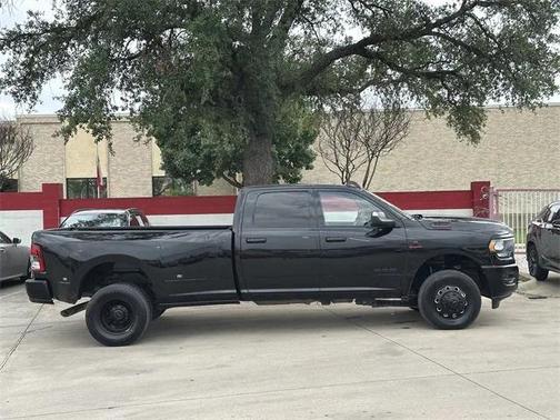 2022 RAM 3500 Big Horn Crew Cab 4x4 8' Box