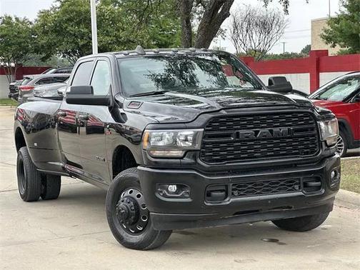 2022 RAM 3500 Big Horn Crew Cab 4x4 8' Box