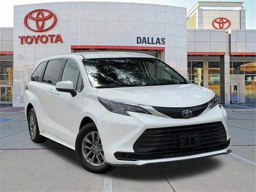 2024 Toyota Sienna LE