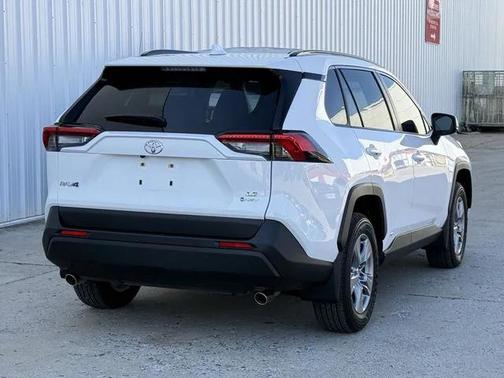 2025 Toyota RAV4 Hybrid LE