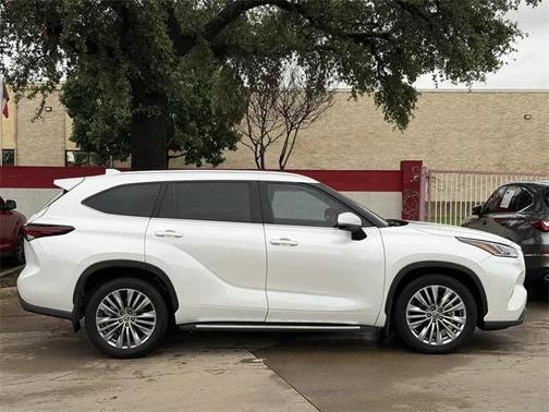 2024 Toyota Highlander Platinum