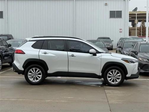 2024 Toyota Corolla Cross LE