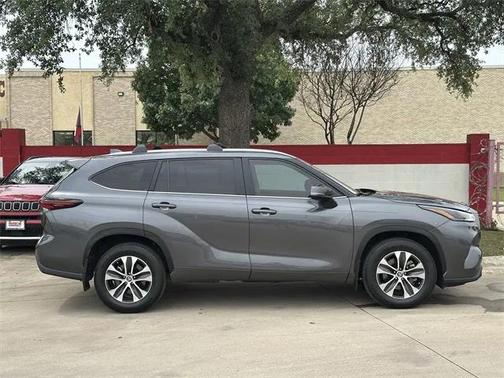 2024 Toyota Highlander Hybrid XLE