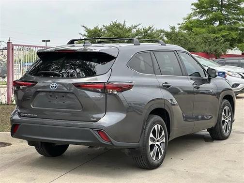 2024 Toyota Highlander Hybrid XLE