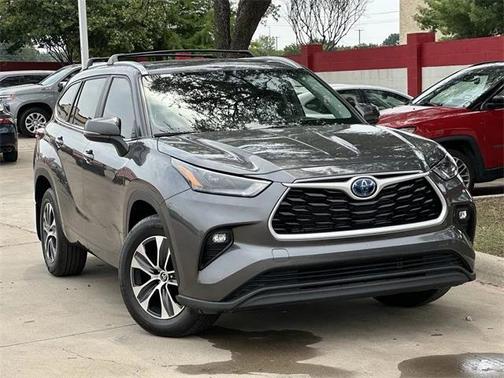 2024 Toyota Highlander Hybrid XLE