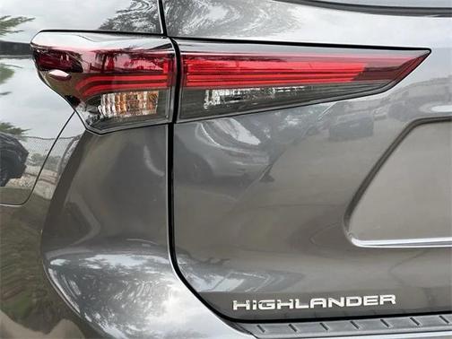2024 Toyota Highlander Hybrid XLE