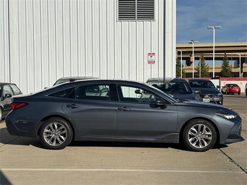 2022 Toyota Avalon XLE