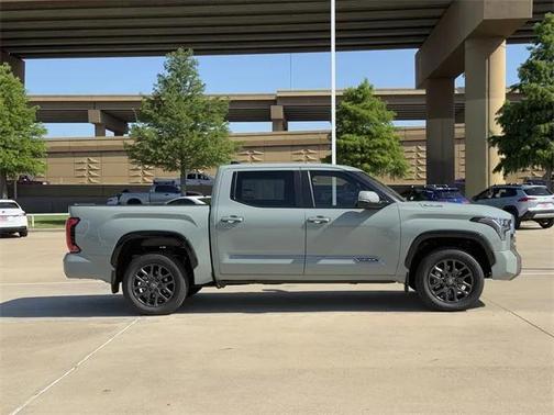 2025 Toyota Tundra Hybrid Platinum