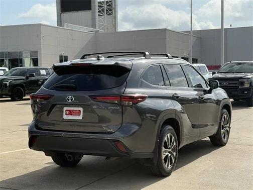 2024 Toyota Highlander Hybrid XLE