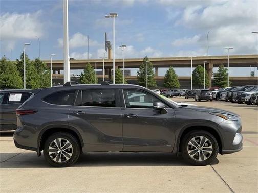 2024 Toyota Highlander Hybrid XLE