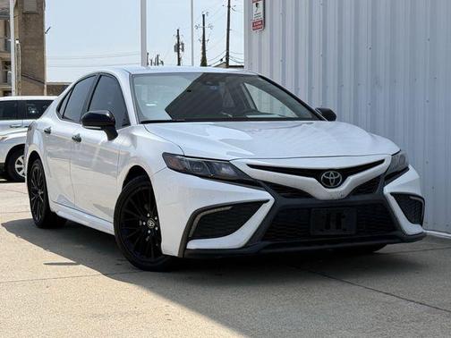 White 2022 Toyota Camry SE