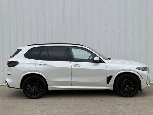 Mineral White Metallic 2024 BMW X5 xDrive40i