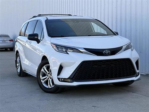2023 Toyota Sienna XSE 7 Passenger