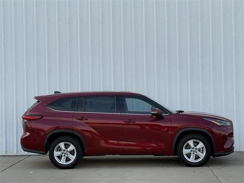 2022 Toyota Highlander LE