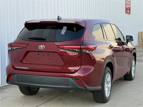 2022 Toyota Highlander LE