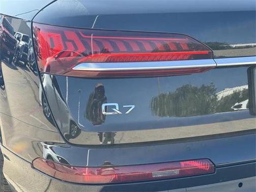 2024 Audi Q7 45 Premium Plus