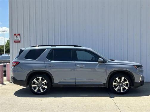 2025 Honda Pilot Touring 8-Passenger