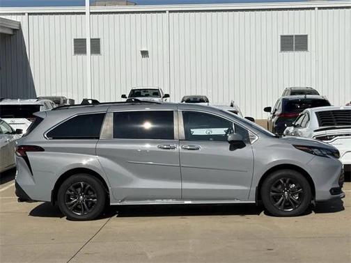 2024 Toyota Sienna Woodland Edition