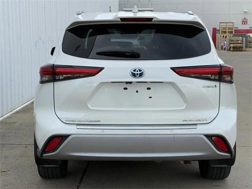 2021 Toyota Highlander Hybrid Platinum