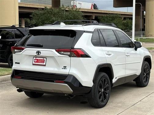2025 Toyota RAV4 Hybrid SE