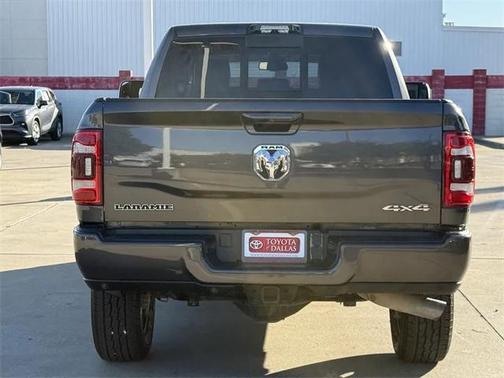 2022 RAM 2500 Laramie Crew Cab 4x4 6'4' Box
