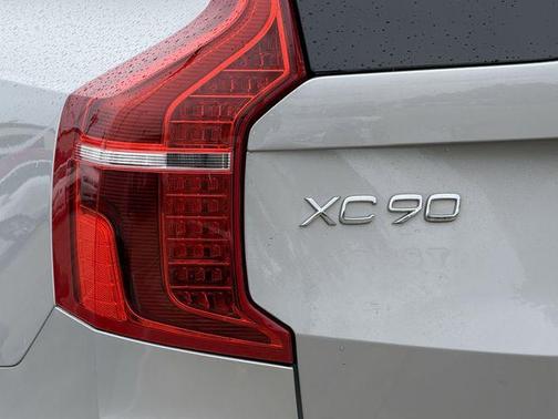 Silver Dawn Metallic 2024 Volvo XC90 B6 Plus Bright Theme 7-Seater